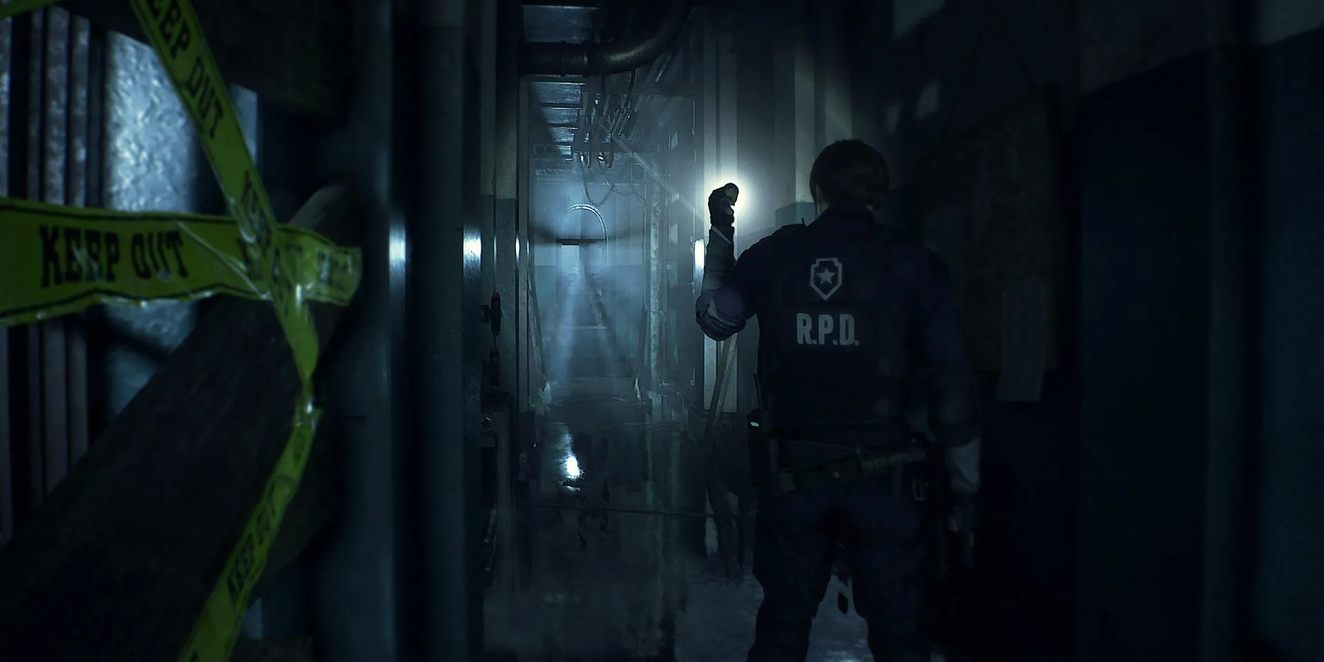 Leon in a dark hallway in Resident Evil 2 (2019)